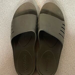 Yeah Baby Spa Slippers Sz Med Brown